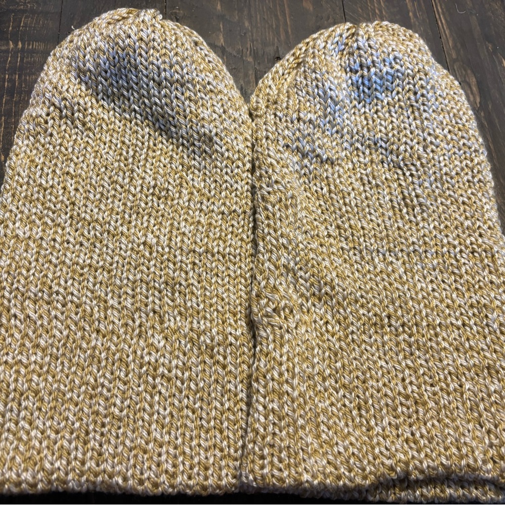 Gold/white hat